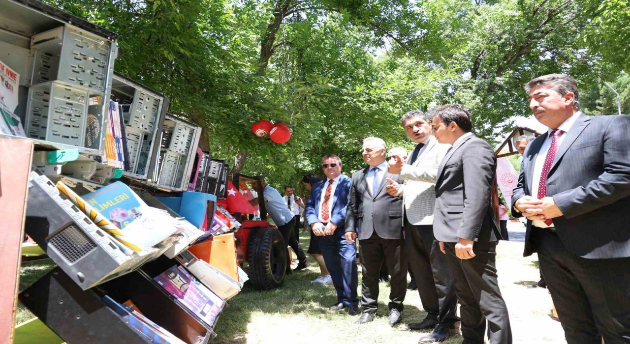 Elazığda Dijital Detoks etkinliği: Geri Dönüşüm Kütüphanesi açıldı