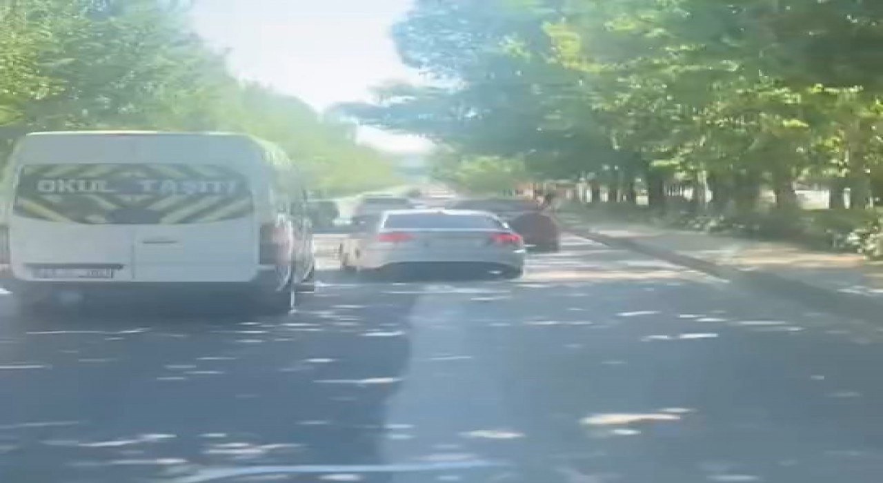 Elazığda makas atan sürücü kamerada