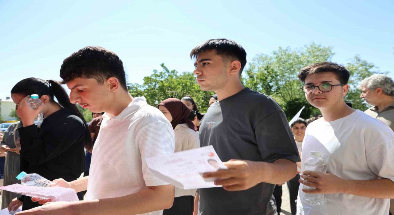 Elazığda nefesler tutuldu, YKS heyecanı başladı