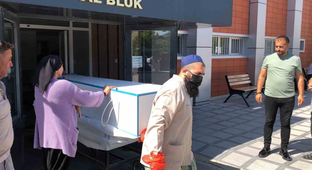 Elazığda tedavi gören şahıs, KKKA şüphesi ile hayatını kaybetti