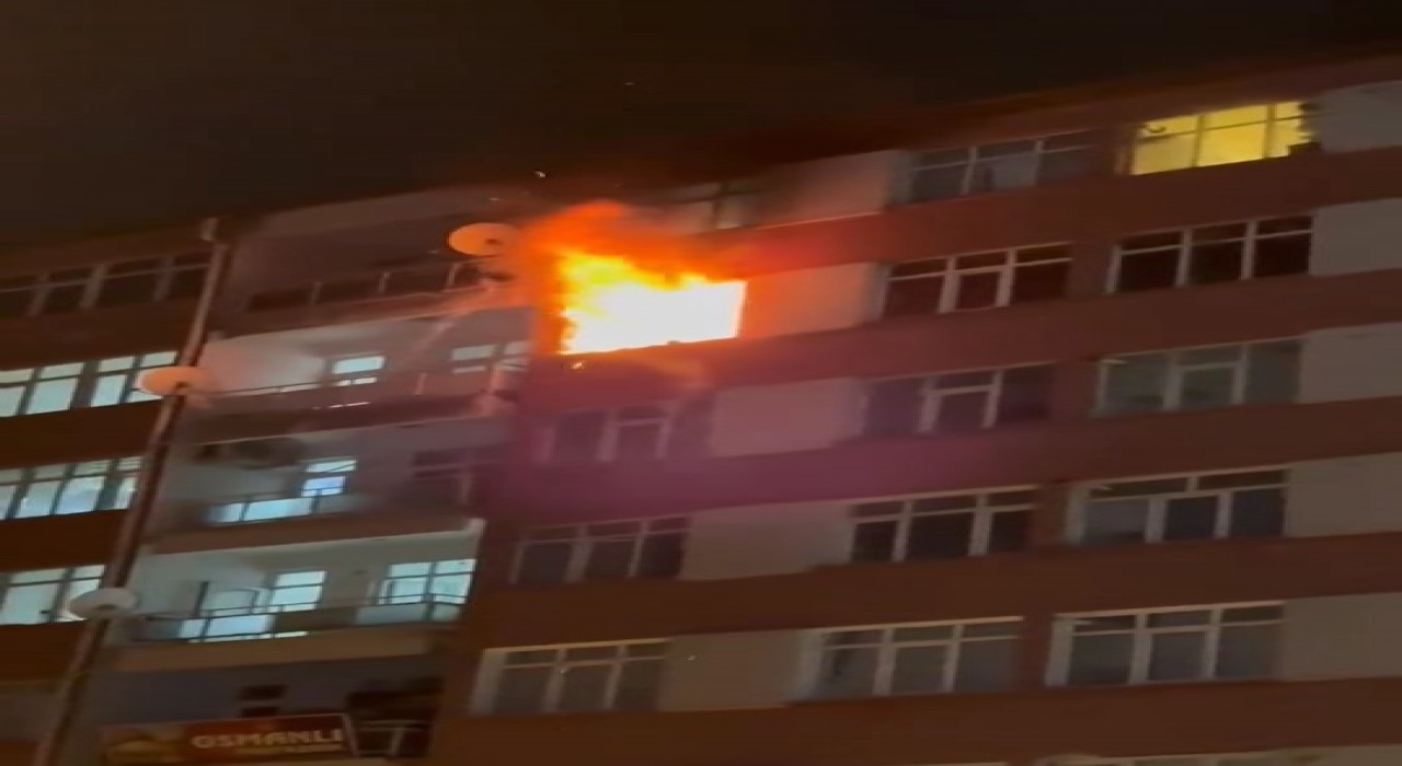 Elazığdaki apartman yangını paniğe neden oldu
