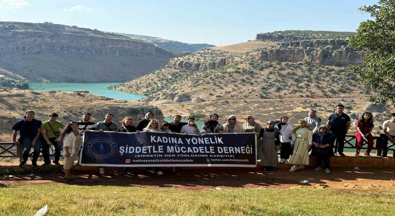Elazığlı kadınlar ve gençler Diyarbakırı gezdi