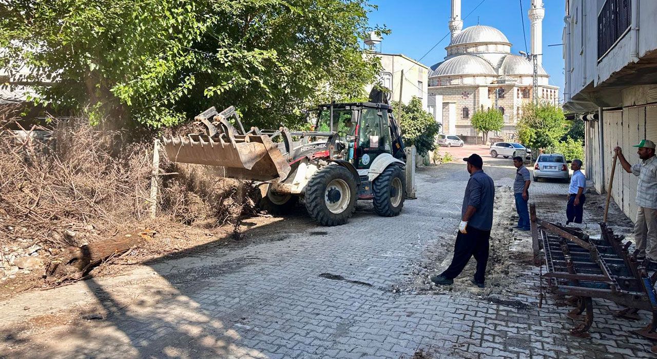 Ellek Beldesi’nde Asfalt Yol Hazırlıkları Başladı