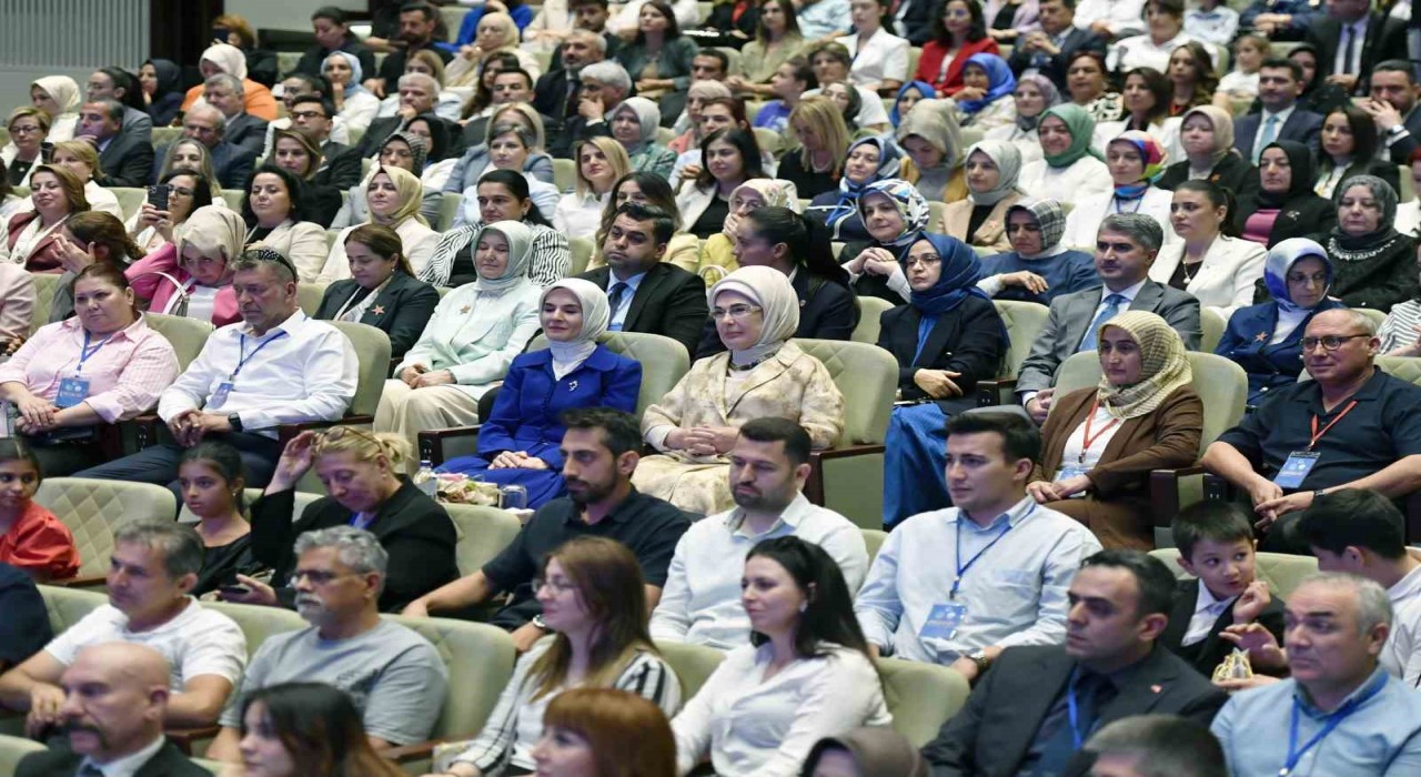 Emine Erdoğan: Koruyucu aile sisteminin tüm dünyada yaygınlaşması elzemdir