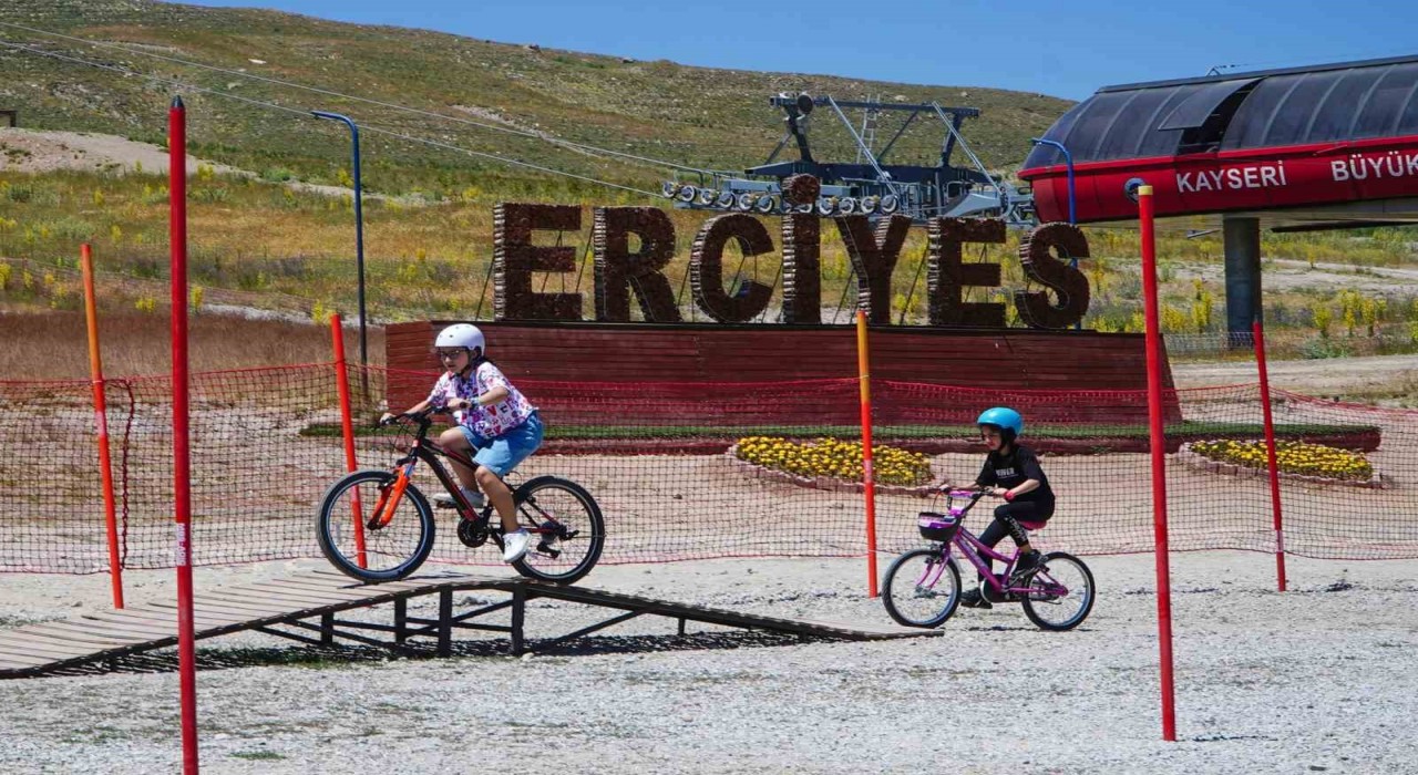 Erciyeste Çocuk Bisiklet ve Aktivite Parkı sezonu açıldı