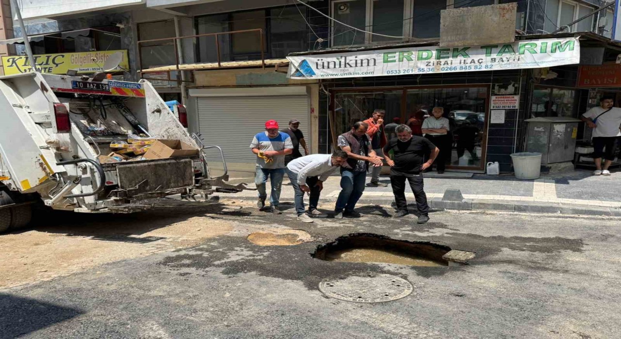 Erdekte yeni yapılan yol çöktü