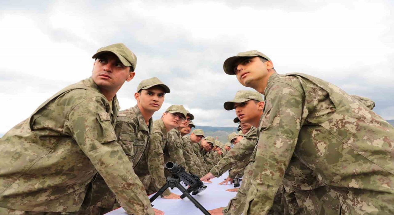 Erzincanda 2504. dönem bedelli erlerin yemin töreni yapıldı