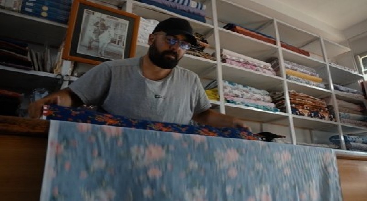 Erzincanda 3 kuşak hizmet veren kumaşçı dükkanı, değişen modanın değil dostluğun ve güvenin adresi oldu