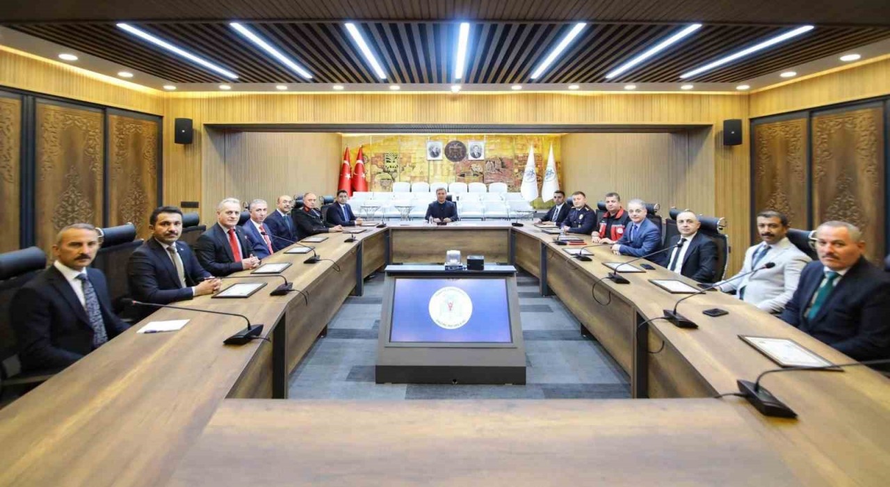 Erzincanda başarılı birim amirlerine başarı belgesi