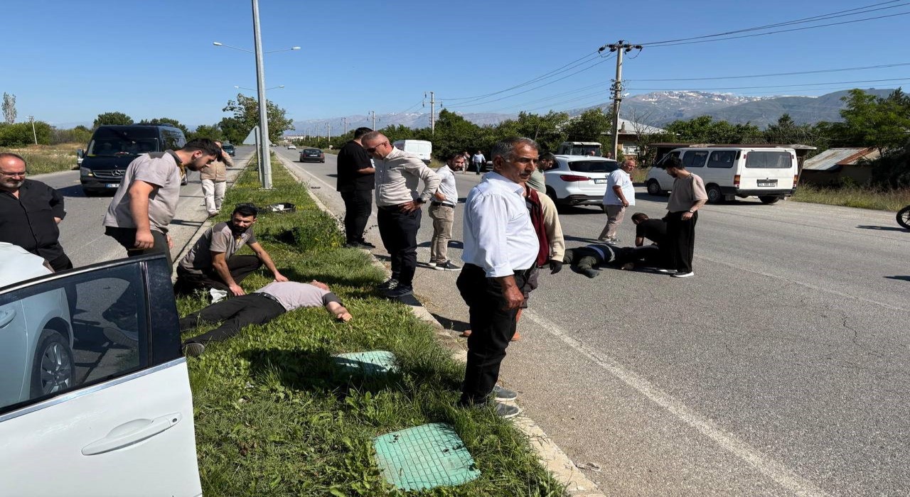 Erzincanda otomobil ve motosiklet çarpıştı: 1 ölü, 1 yaralı