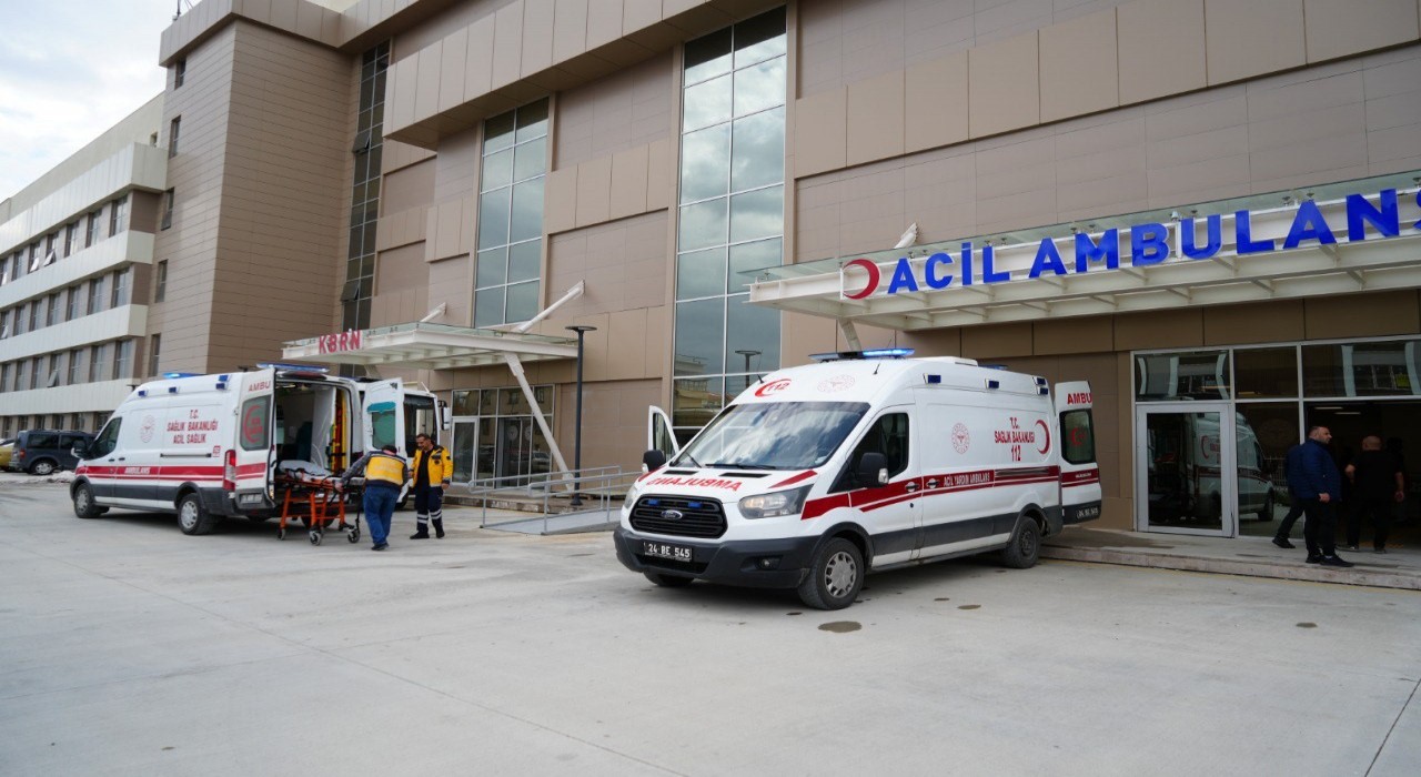Erzincanda trafik kazası: 4 yaralı
