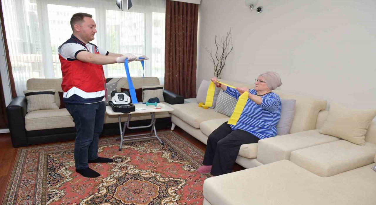 Esenyurt Belediyesinden aldığı fizik tedavi hizmeti ile 30 yıl sonra koltuk değneğinden kurtuldu