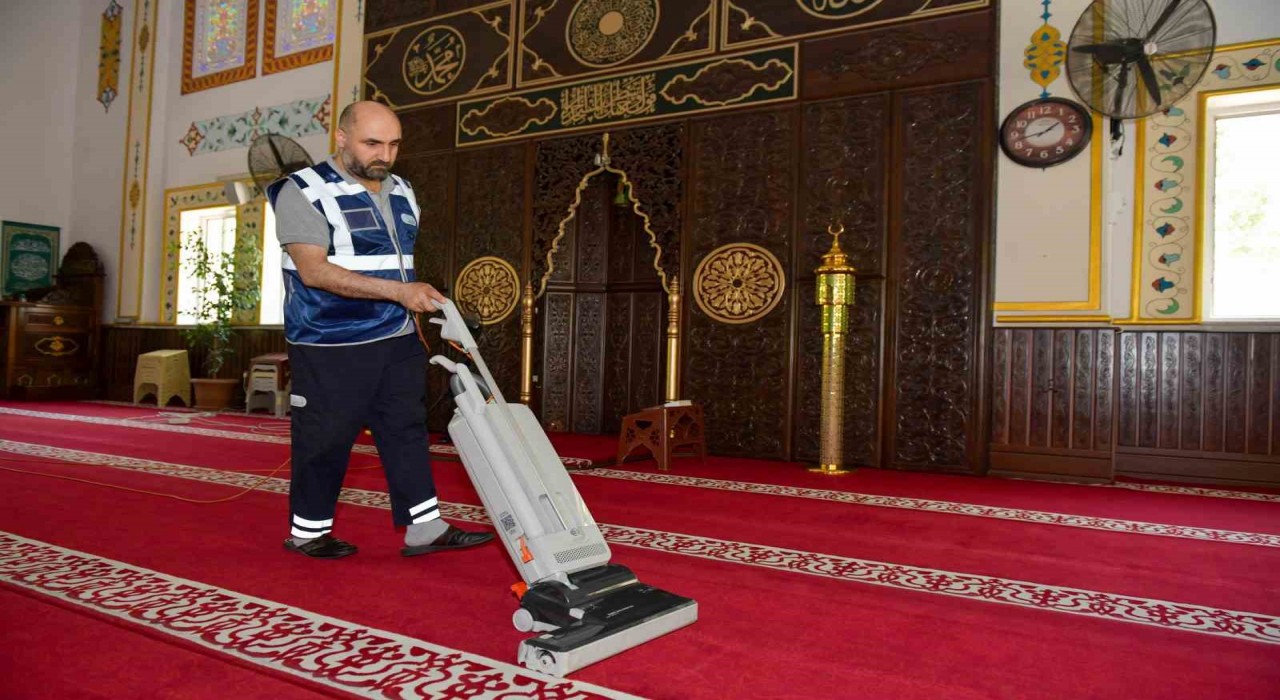 Esenyurt Belediyesinden Kurban Bayramı öncesi temizlik seferberliği