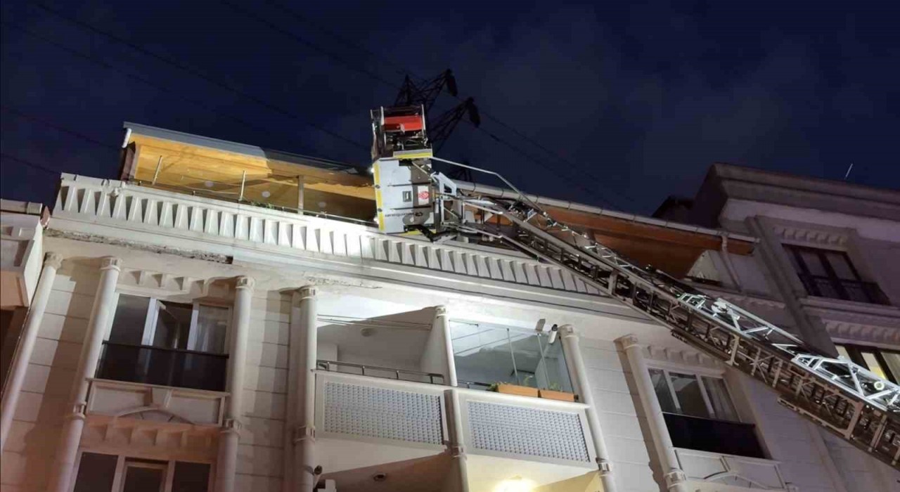 Esenyurtta bodrum katta çıkan yangın korkuttu: 14 kişi tahliye edildi