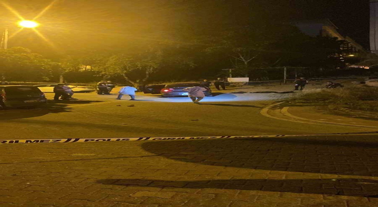 Esenyurtta hareketli dakikalar... Uzun namlulu silahla tekel bayisi kurşunlayıp polisten kaçtılar