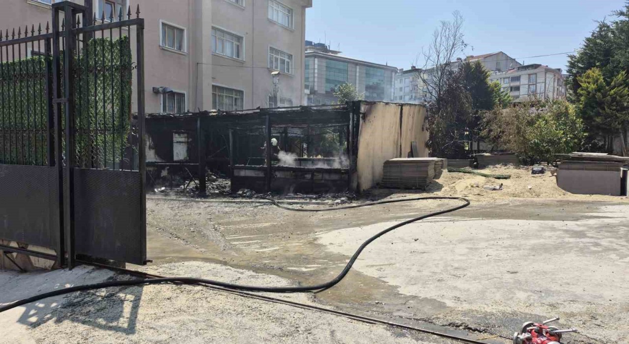 Esenyurtta öğrenci yurdunda korkutan yangın