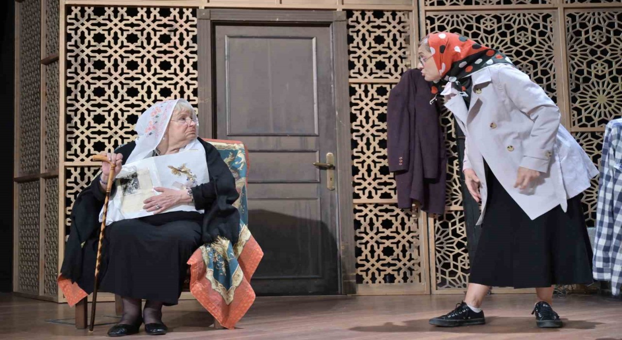 Esenyurtta Sanat Rüzgarı Esti: Ocak Tiyatro Oyunu Büyük Beğeni Topladı