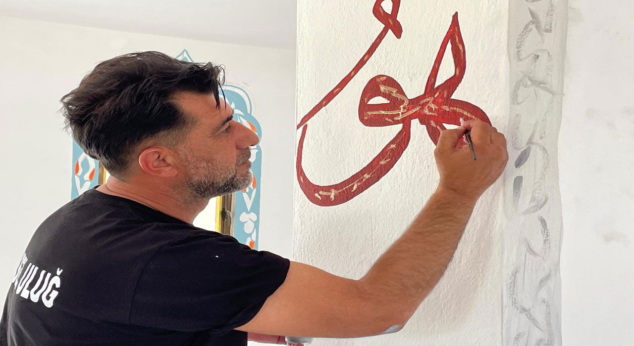 Eski Futbolcu, Hat Sanatına Yönelerek Cami Süslemelerine İmza Atıyor