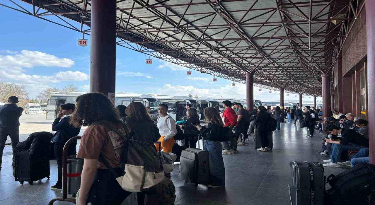 Eskişehir Otogarında bayramda yoğunluğa karşı ek seferler konuldu