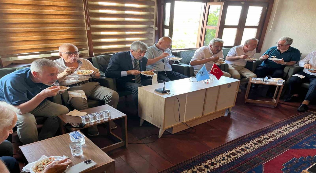 Eskişehir Türk Ocağında coşkulu bayram kutlaması