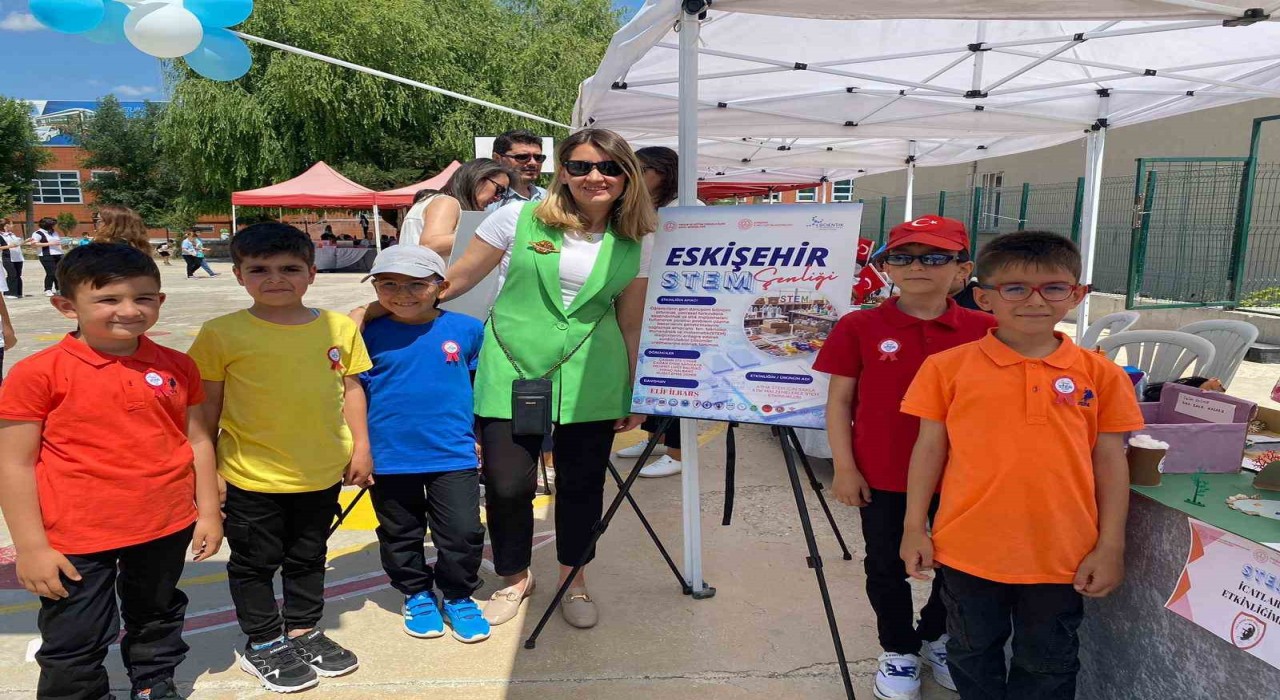 Eskişehir Vali Münir Raif İlkokulun ‘STEM Şenliği etkinliğinde