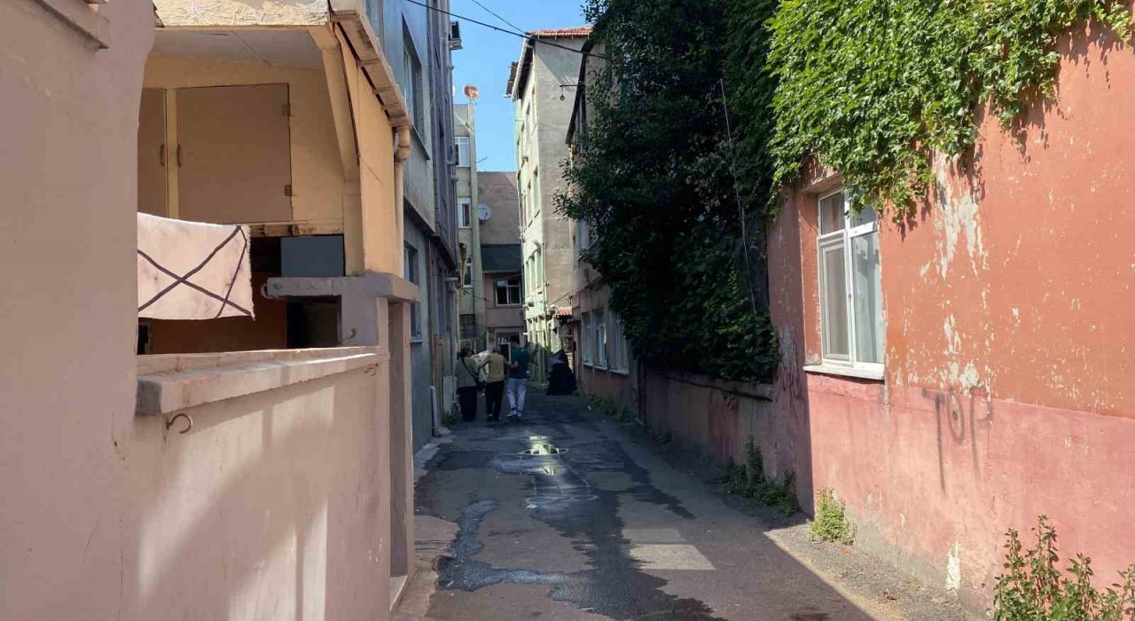 Eyüpsultanda 2 katlı binada korkutan yangın