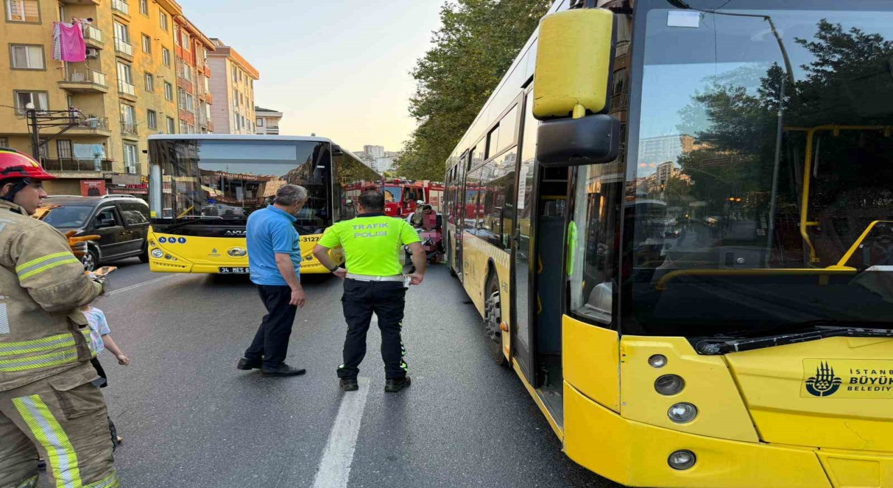 Eyüpsultanda aynı yerde iki İETT otobüsü kazası: Motosiklet altında kaldı, bir aileye arkadan çarptı