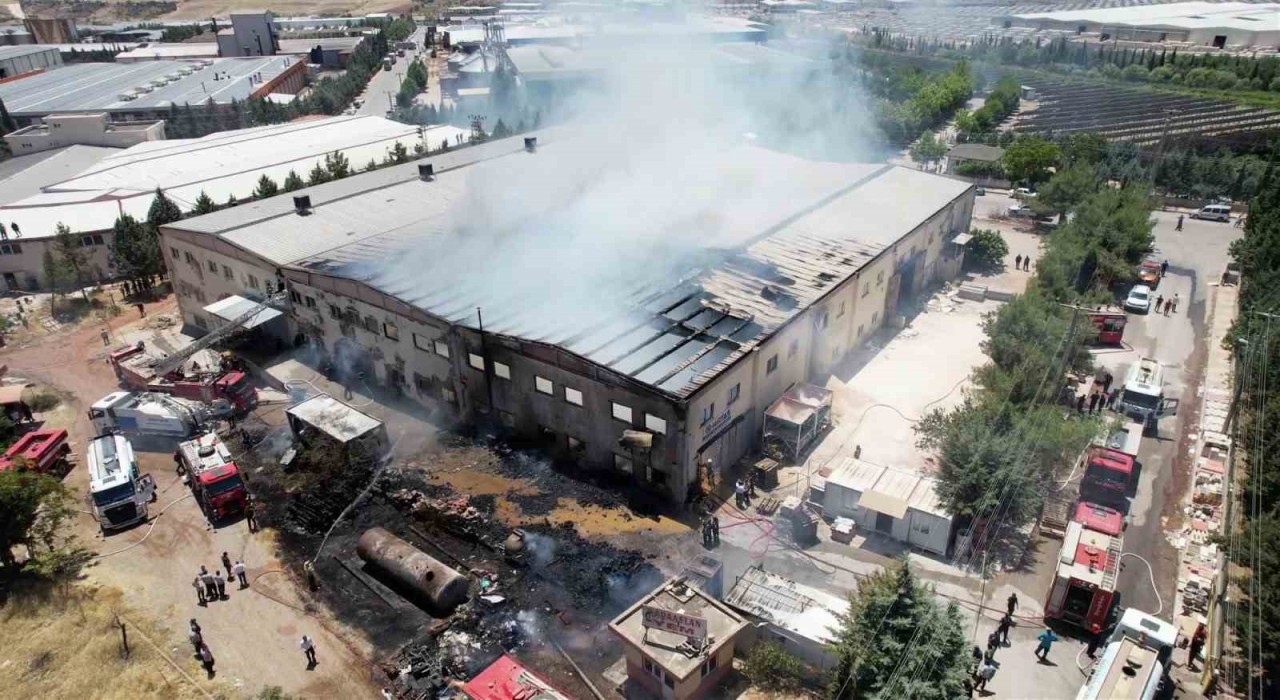 Fabrika yangını kontrol altına alındı