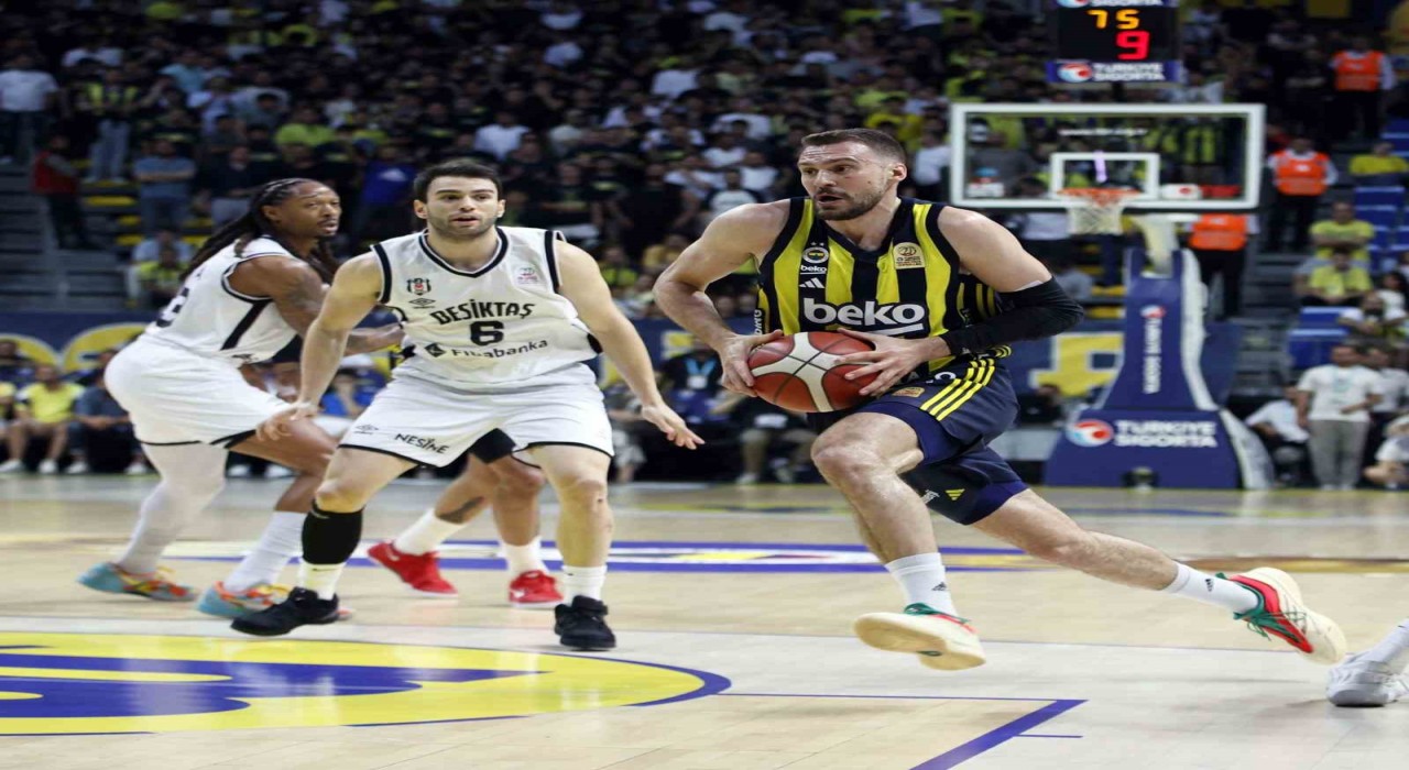 Fenerbahçe, final serisinde 1-0 öne geçti