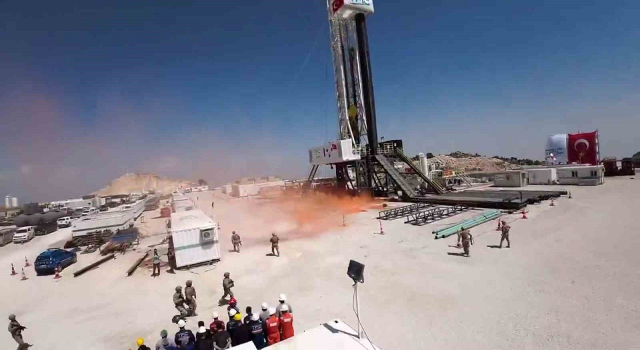 Gabarda sondaj kulesinde patlama senaryosu gerçeğini aratmadı