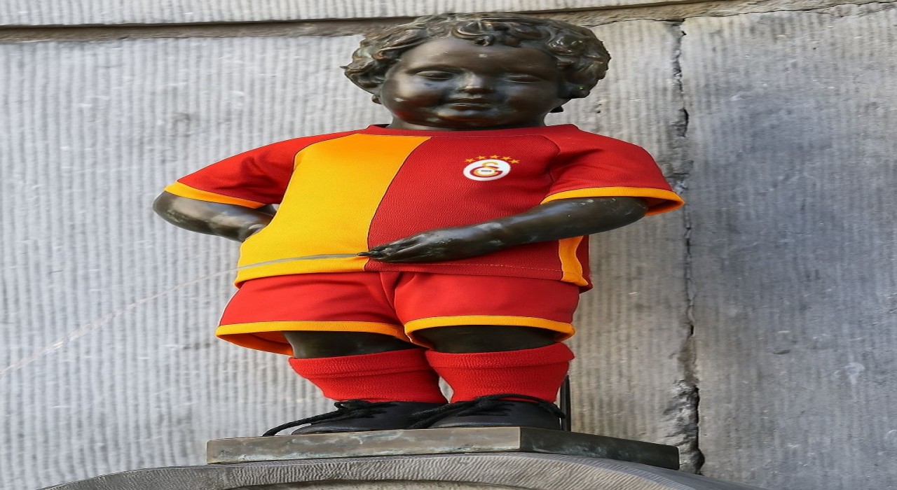 Galatasarayın 5 yıldızlı forması, 406 yıllık Manneken Pis heykeline giydirilecek