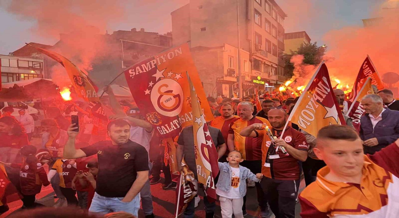 Galatasarayın şampiyonluğu Hayraboluda coşkuyla kutlandı