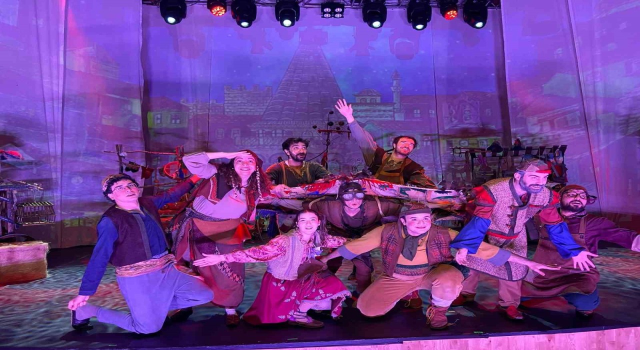 Gaziantep Şehir Tiyatrosuna yılın tiyatro ekibi ödülü