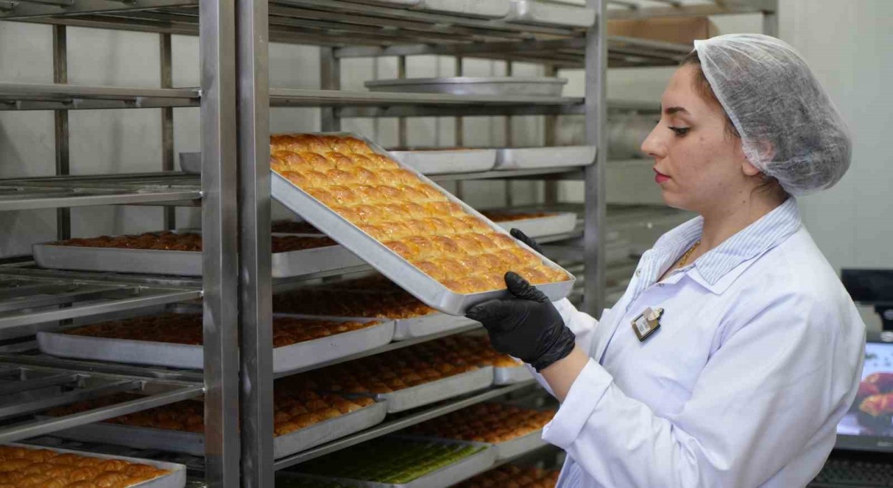 Gaziantepte baklavacıların bayram mesaisi başladı