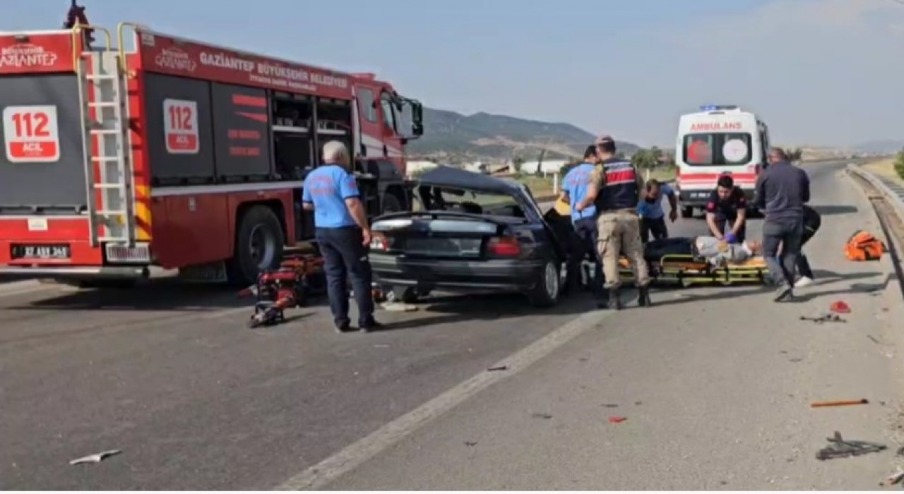 Gaziantepte iki otomobil çarpıştı: 1 ölü, 2 yaralı