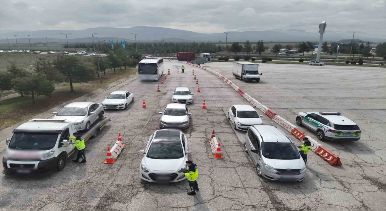 Gaziantepte otoyolda kural ihlali yapan 99 araca 178 bin TL ceza