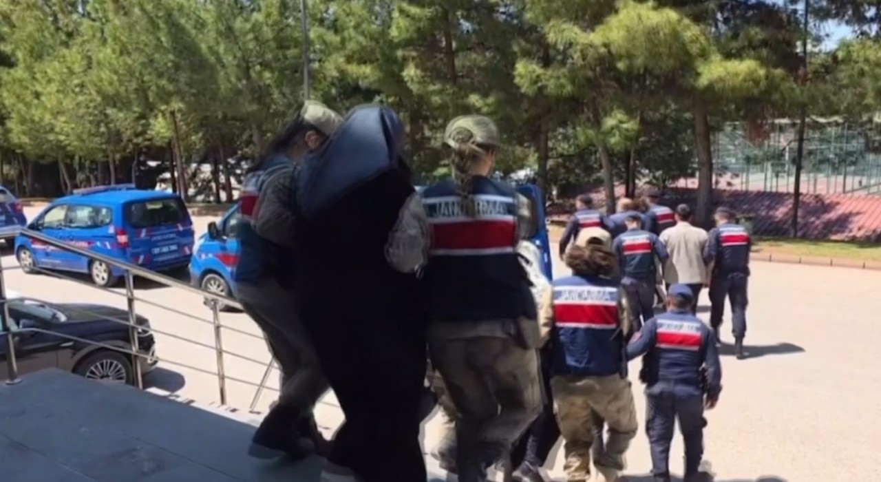 Gaziantepte sahte-çek senet-nitelikli dolandırıcılık çetesine şafak operasyonu: 5 gözaltı