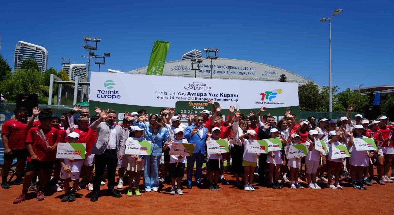 Gaziantepte Uluslararası Tenis 14 Yaş Avrupa Yaz Kupasının açılışı yapıldı