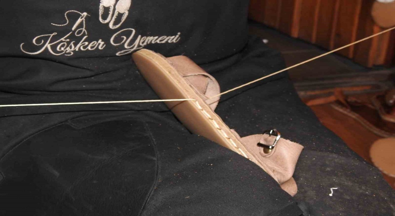 Gaziantepte yazlık yemeni sandalet ve terliklere ilgi arttı