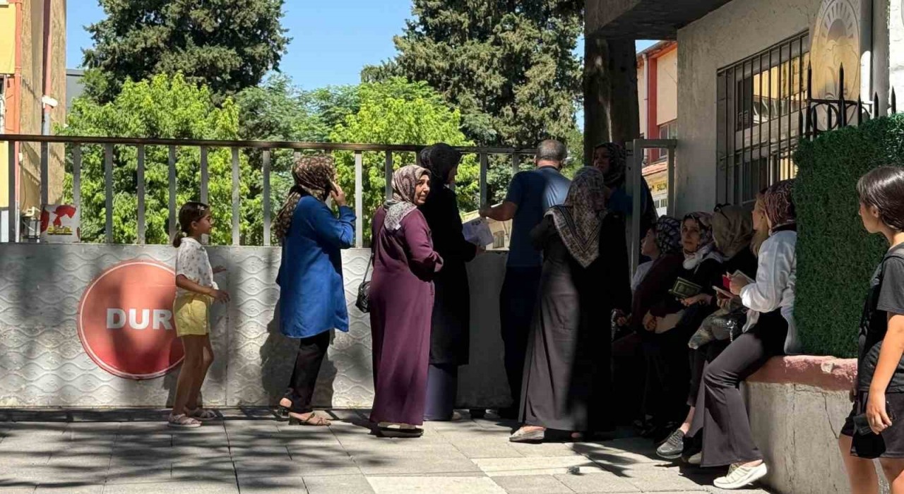 Gaziantepte YKSye geç kalan öğrenci içeri alınmadı