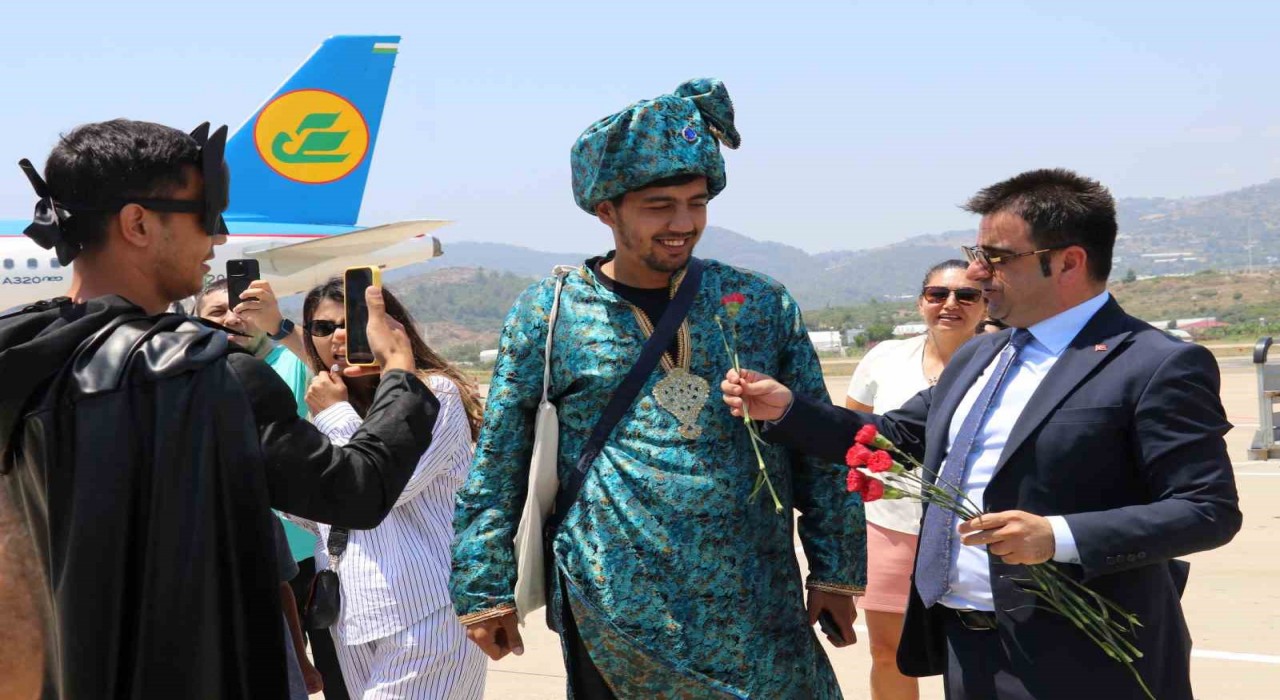 Gazipaşa-Alanya Havalimanından Taşkent direkt uçuşları başladı