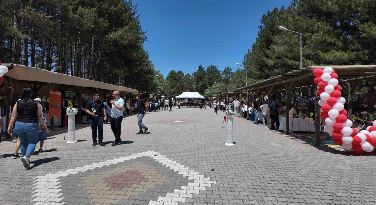 Gedizde bilim şöleni: Teknogediz Bilim Fuarı öğrencilerin projeleriyle göz kamaştırdı