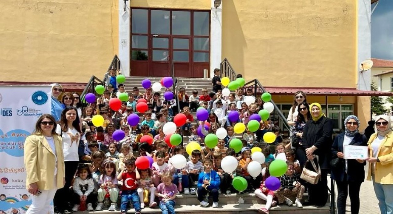 Gedizde çocuk şenliği coşkusu: minikler hem eğlendi, hem öğrendi