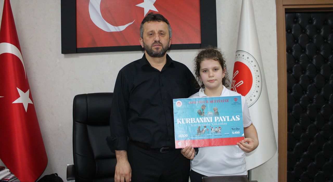 Genç Hafız, Biriktirdiği Harçlıklarıyla Filistin’e Kurban Bağışında Bulundu