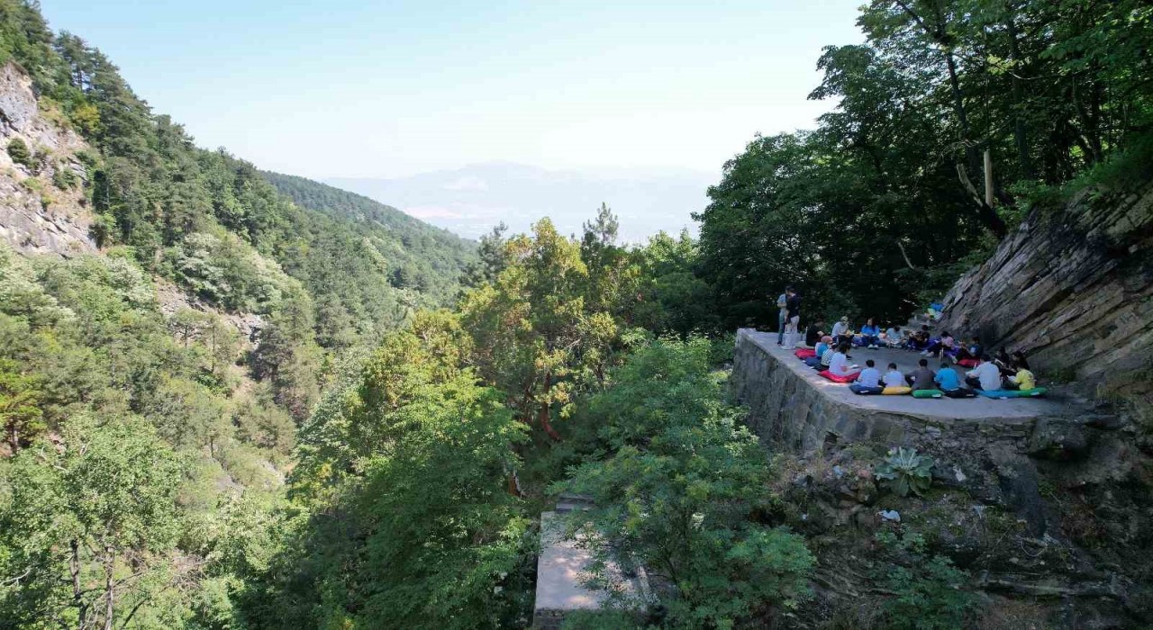 Gençlerden Kürekliderede temizlik harekatı
