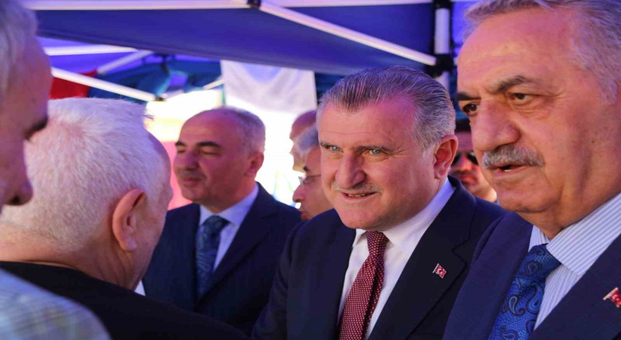 Gençlik ve Spor Bakanı Osman Aşkın Bak Rizede bayramlaşma törenine katıldı