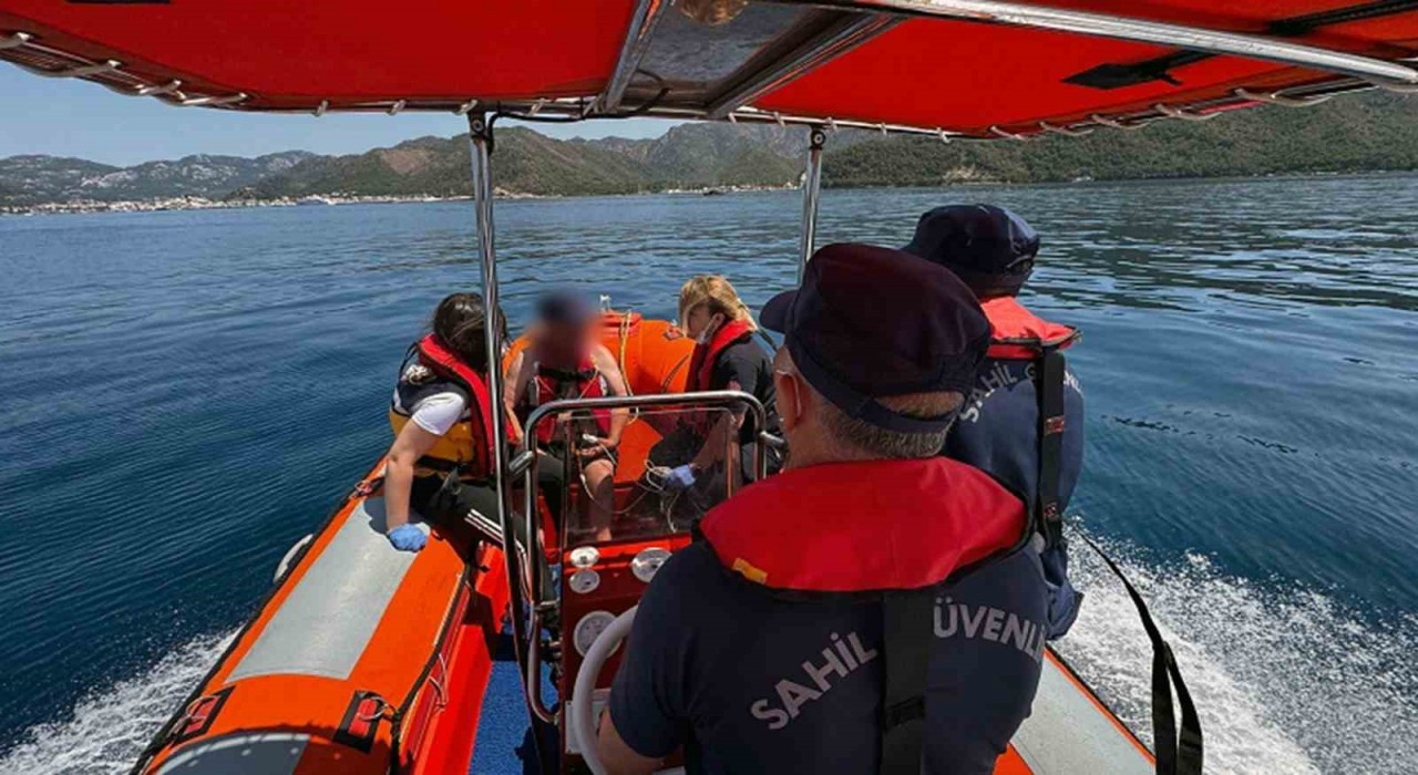 Gezi teknesinde rahatsızlanan vatandaşa Sahil Güvenlik ekiplerince tahliyesi yapıldı