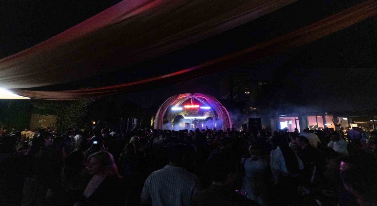 Glass Beams Espressolab Roasteryde sahne aldı