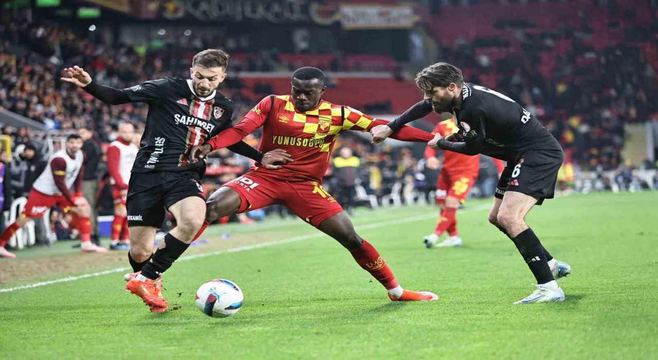 Göztepe, Dennis için Anderlechtin teklifini yetersiz bularak reddetti