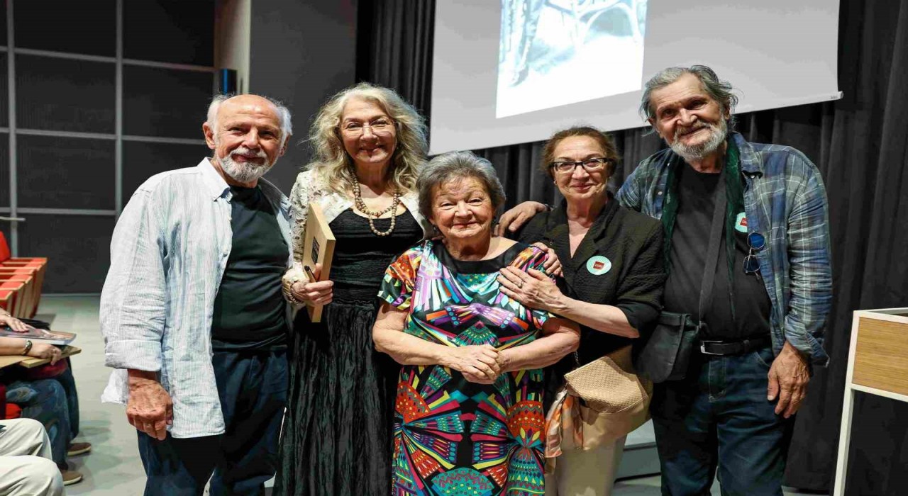 Gülnur Sözmen, ‘Eczacıbaşı Fotoğrafçılar Dizisinin yeni kitabı için fotoğrafseverlerle buluştu